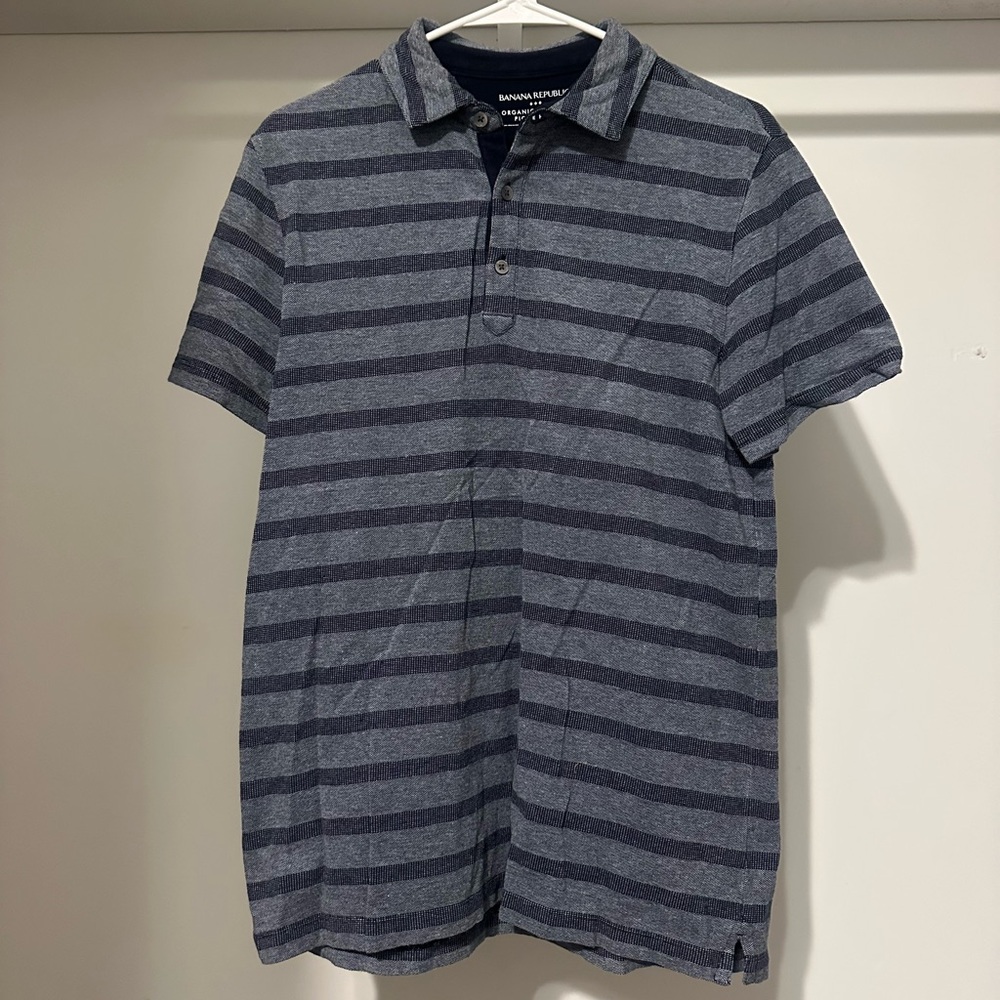 Men’s Banana Republic - Navy Blue Striped Polo Shirt. GREAT CONDITION!
